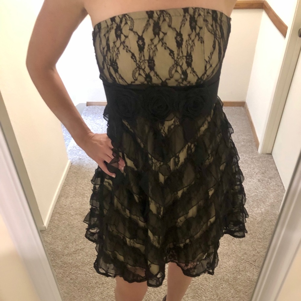 RYU lacy dress strapless